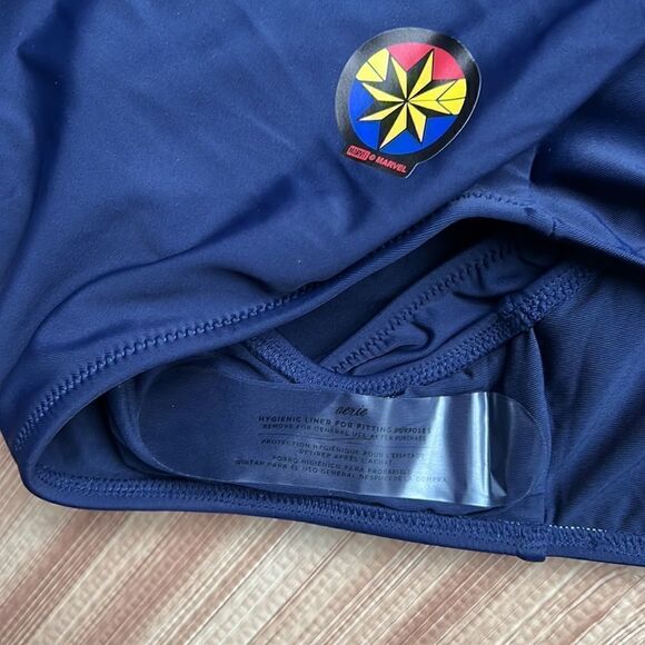 Aerie x Marvel Hero Vibes One Piece Swimsuit - Picture 7 of 11